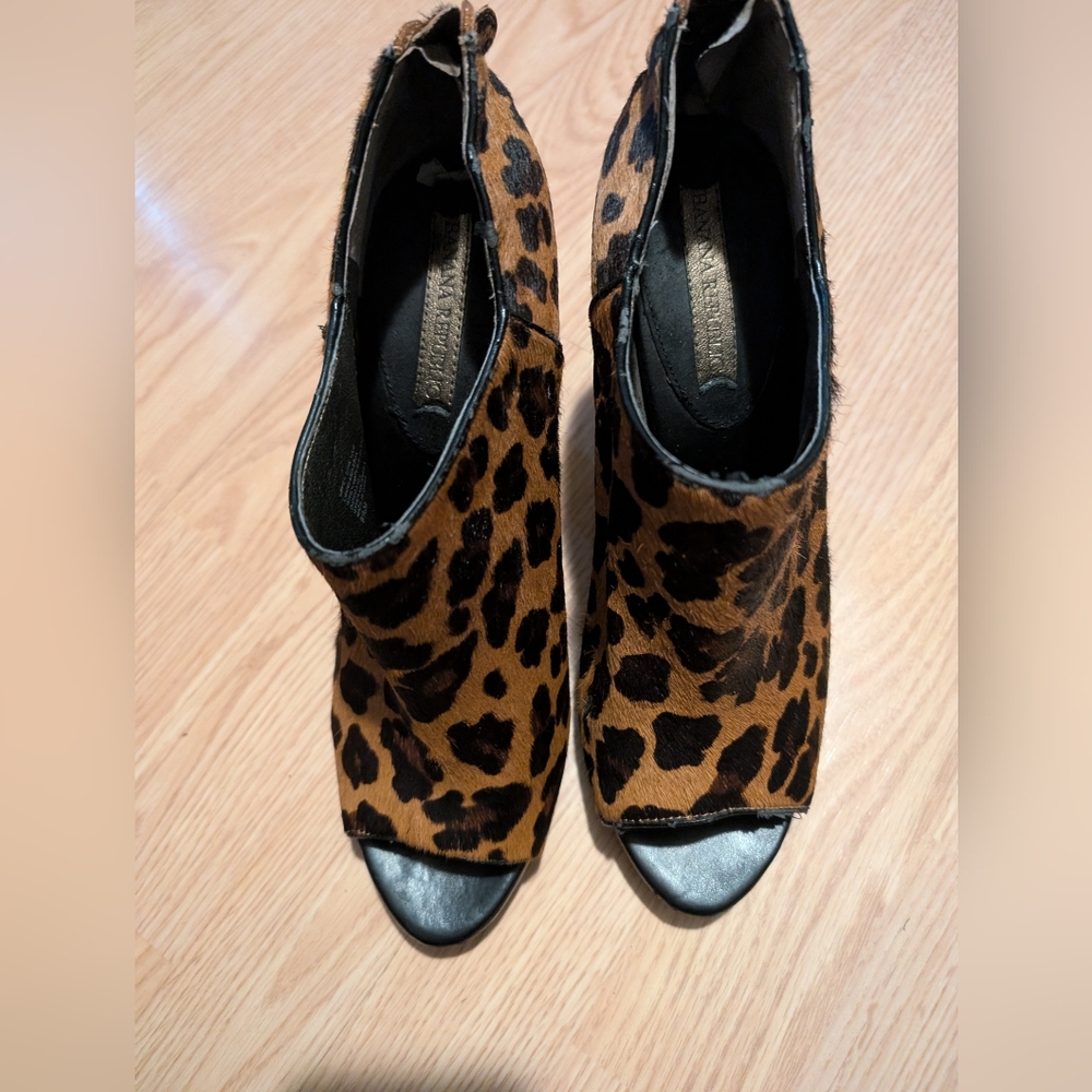 Banana Republic “Milan” Ponyhair Platforms size 9.5 🤩
